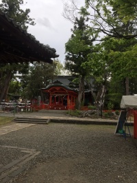 真っ赤な本殿・生島足島神社